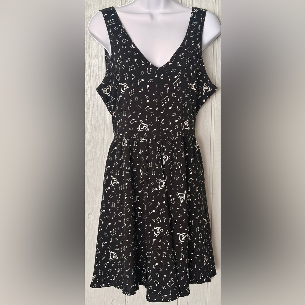 Hot Topic Black & White Musical Note Midi Dress